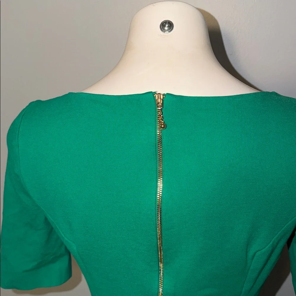 Kate Spade ladies Kelly Green Scoop neck Fit and flare dress. Size 8.